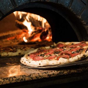 4 razones para llamar a la pizzería