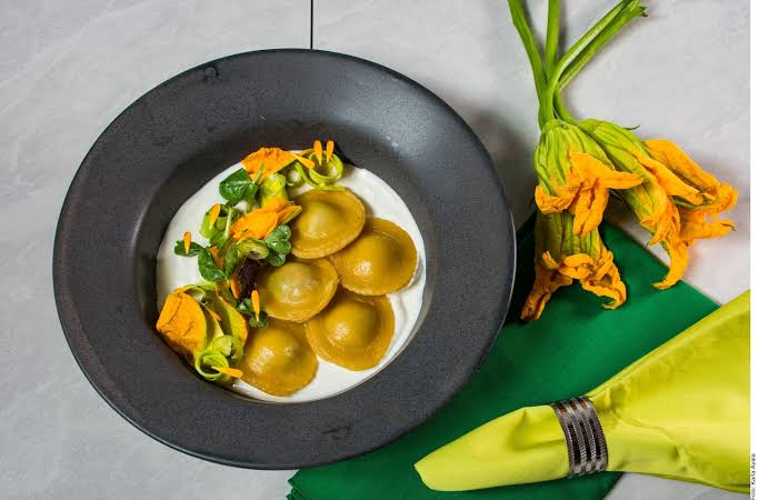 ravioles con flor de calabaza